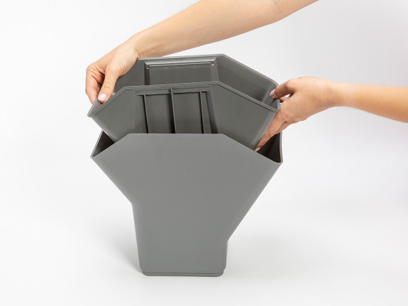 Plastia TREE - samozavlažovací vertikální květináč - set 3 ks + podstavec